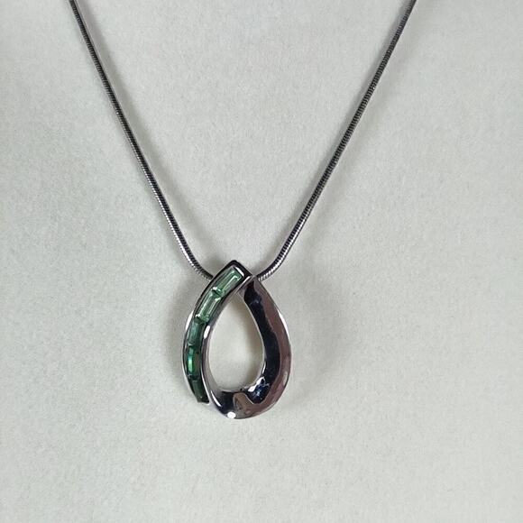 Vintage Lia Sophia Silver Tone Green Rhinestone Teardrop Pendant Necklace - Picture 2 of 6